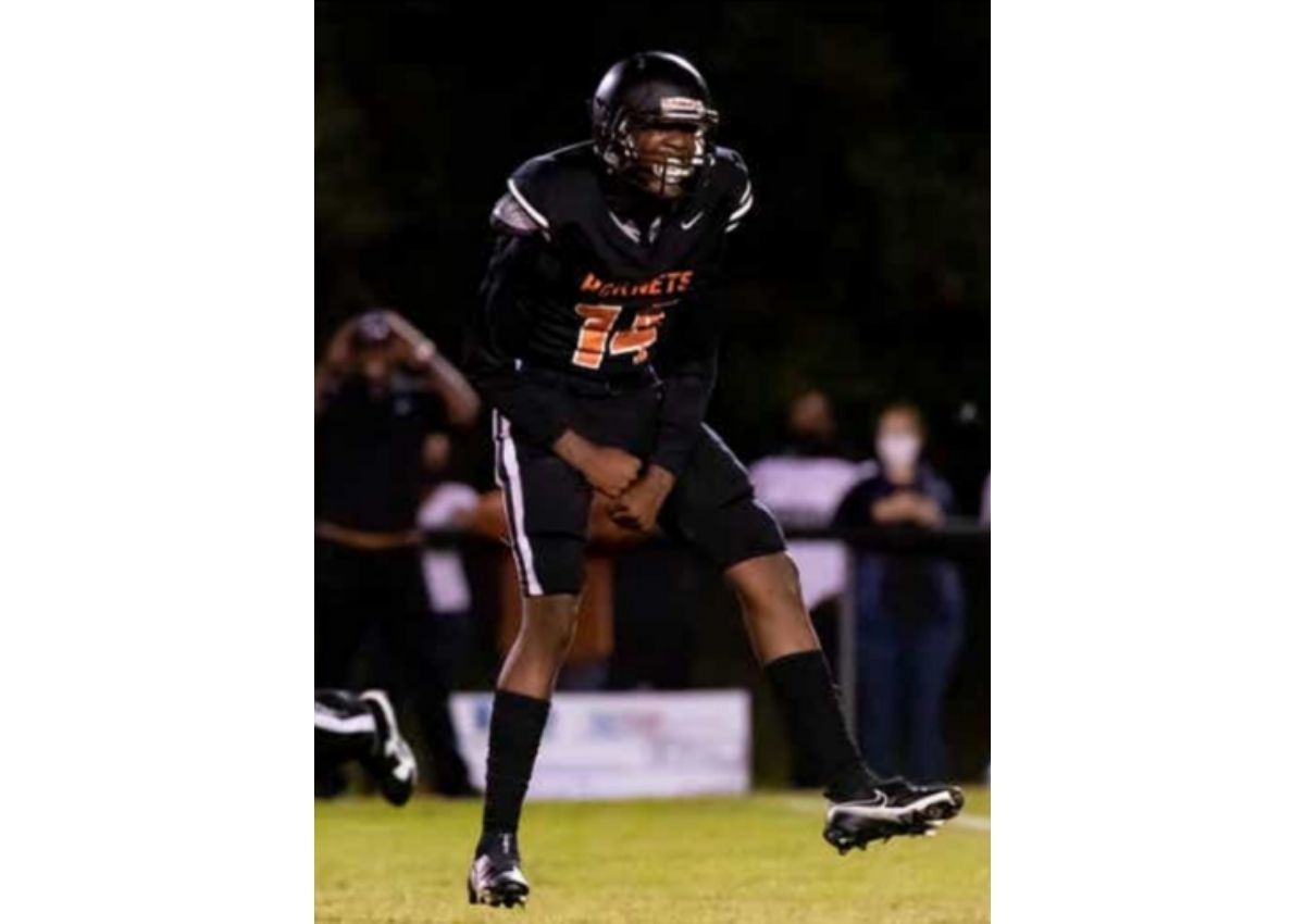 Hawthorne Hornest defensive end Jailen Ruth