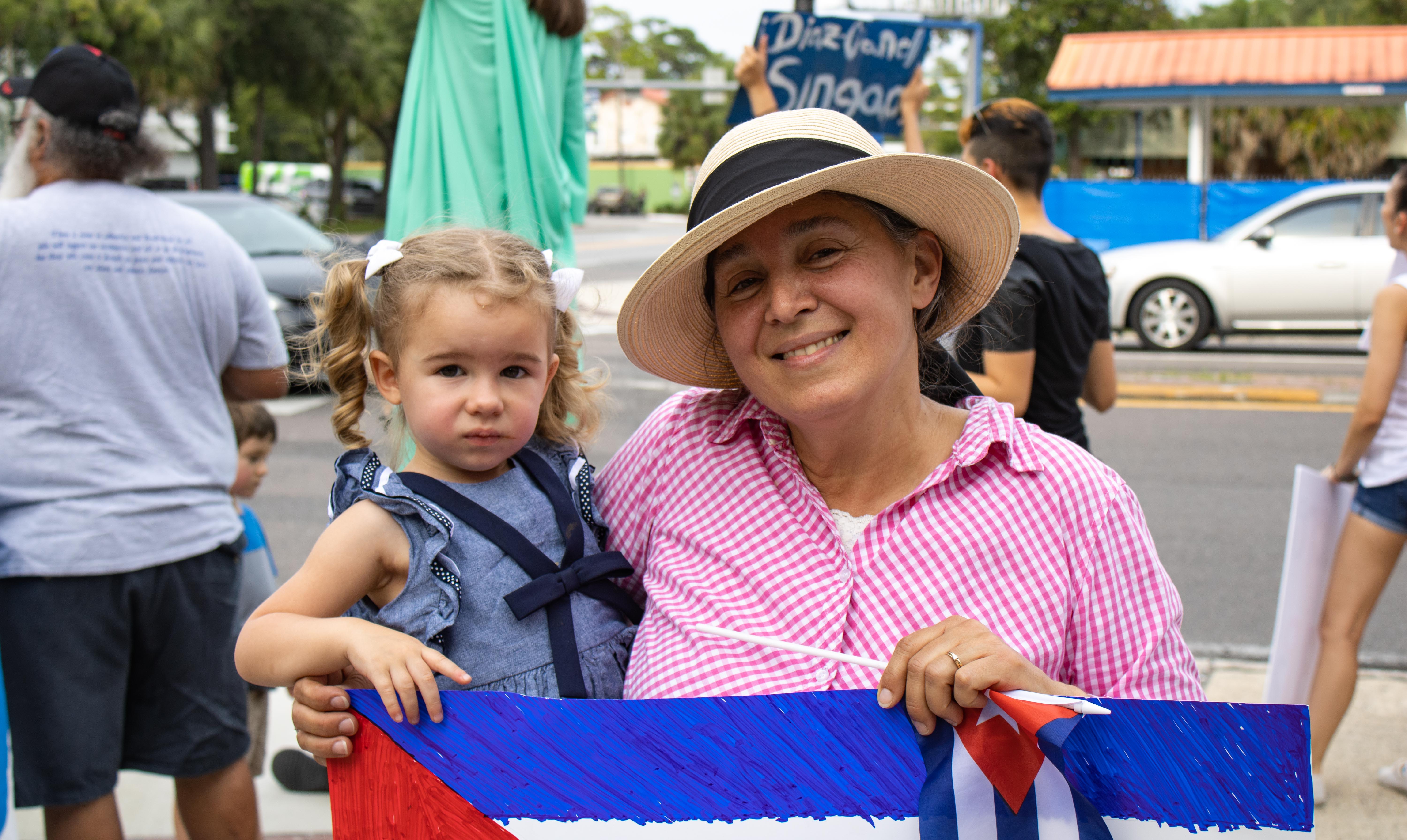 Lydia Woloszyn and her granddaughter Chani