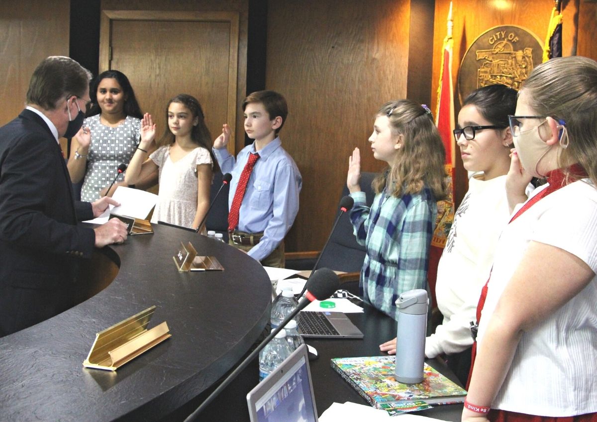 Attorney Clay Martin swears in Archer junior commission