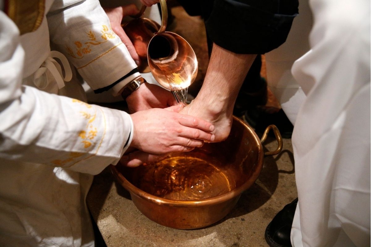Maundy Thursday ceremonial foot washing in France