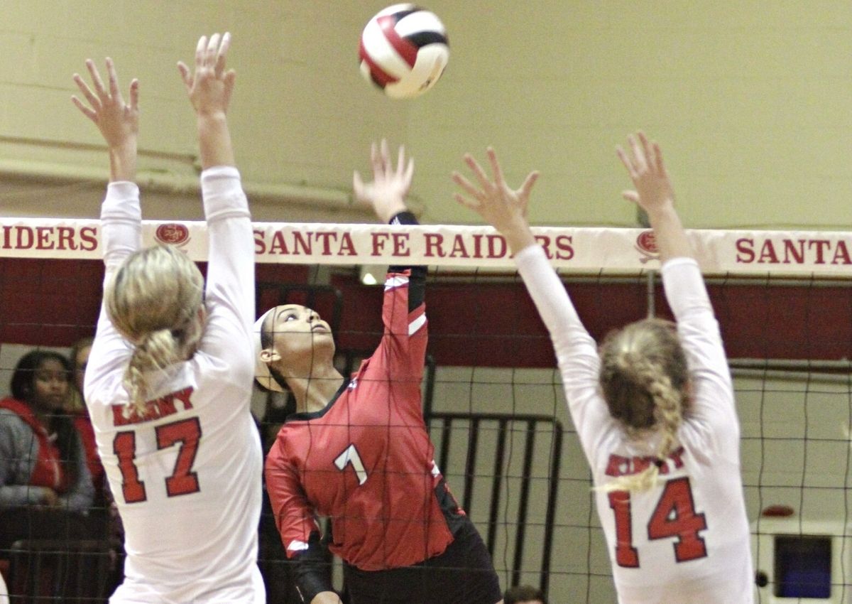 Santa Fe's Jailyn Stout goes for a kill