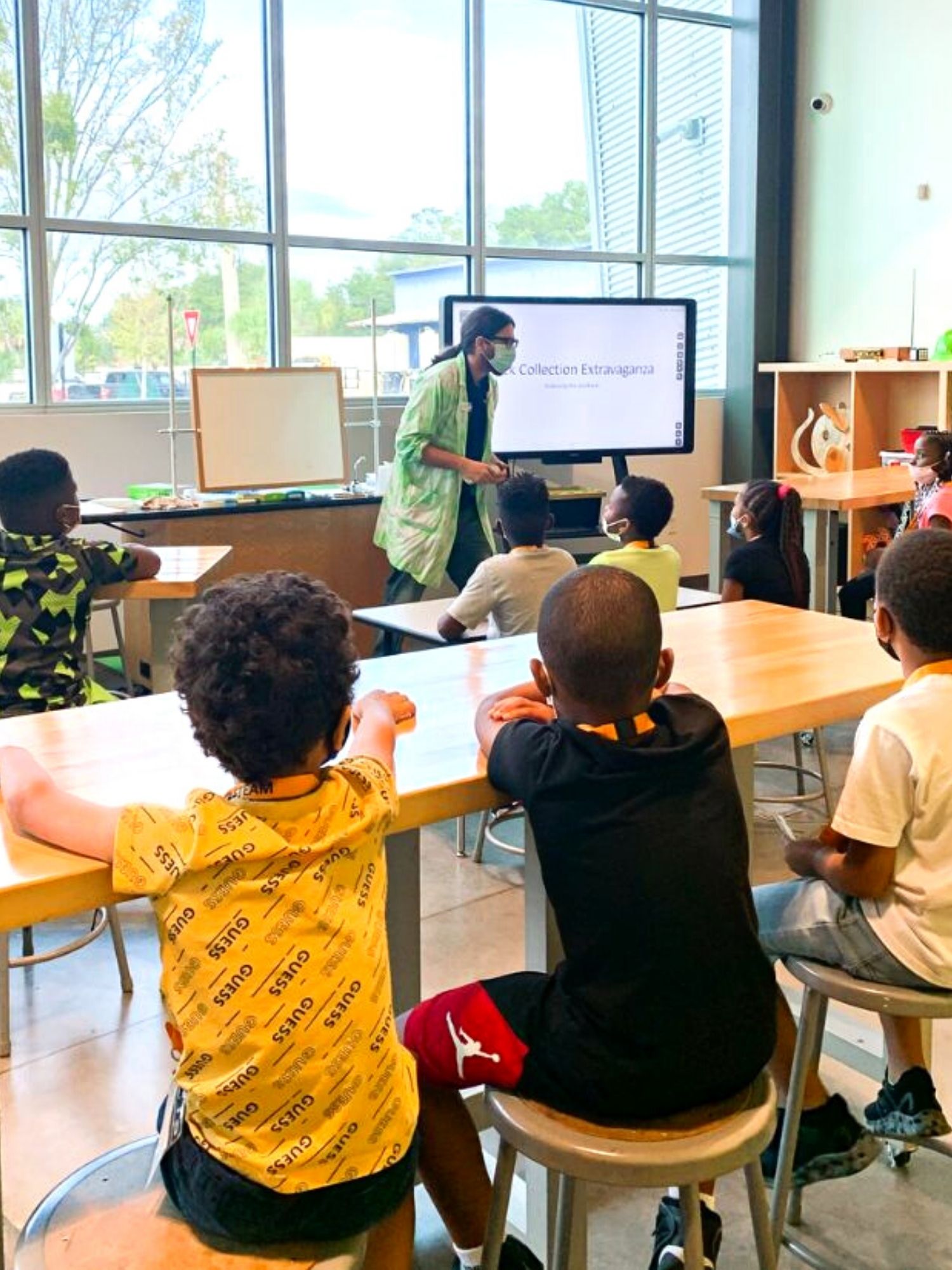 Paul Busheme teaching at the Cade Museum