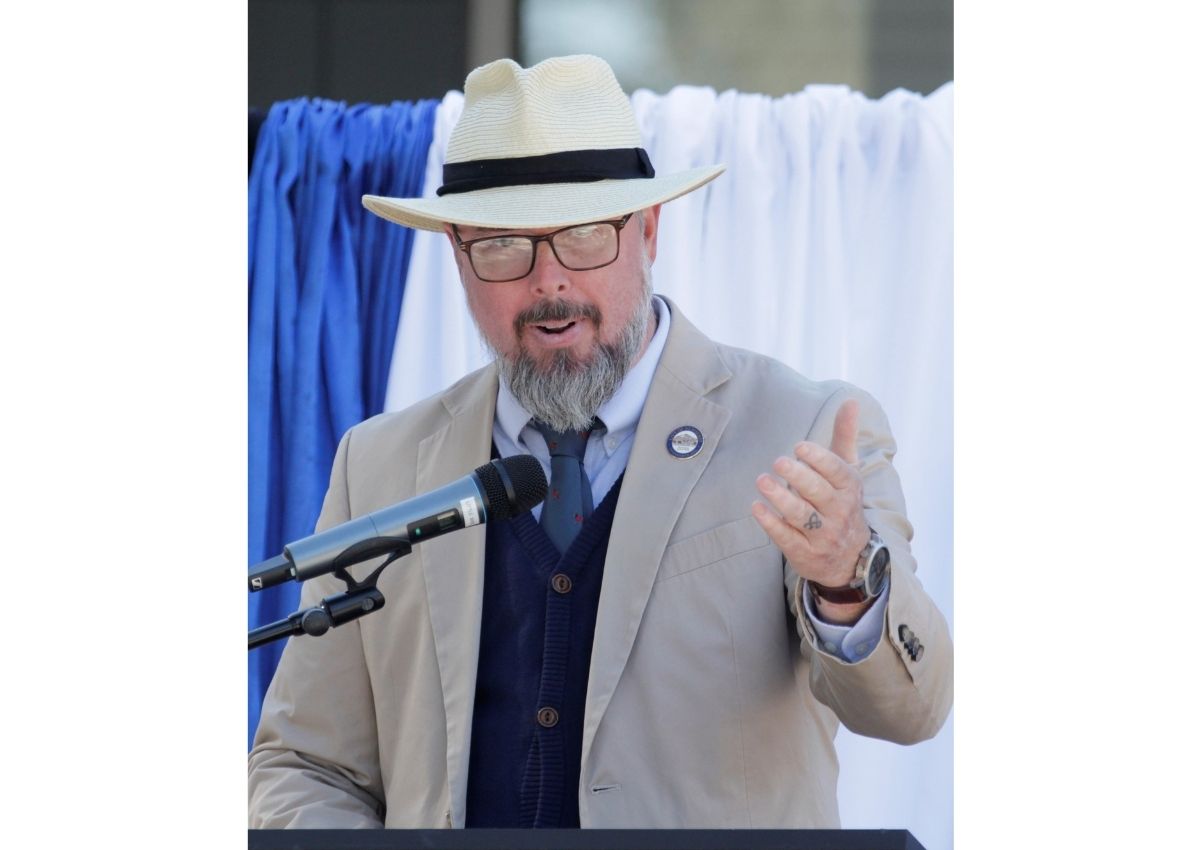 Newberry Mayor Jordan Marlowe speaks at microphone