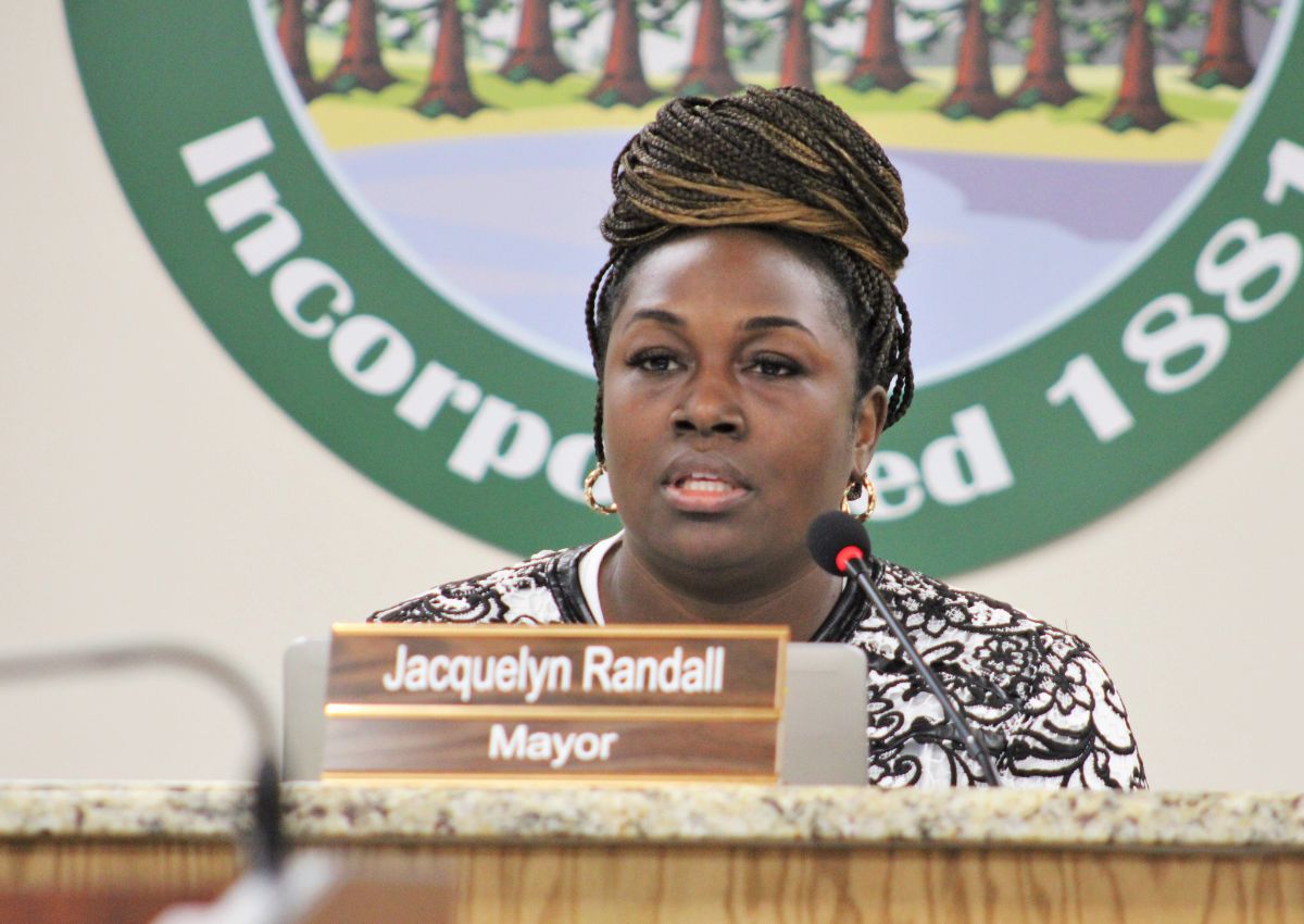 Hawthorne Mayor Jacquelyn Randall