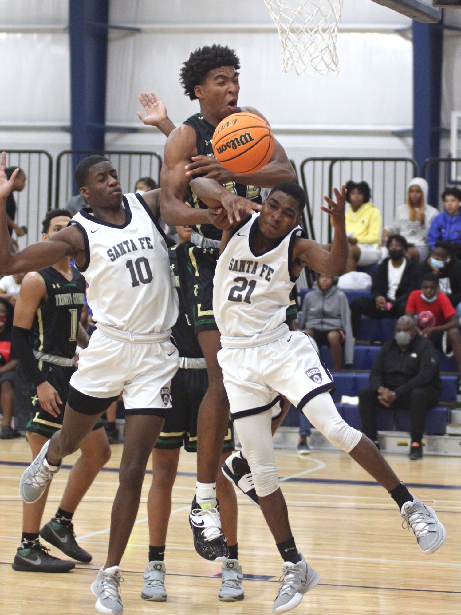 Santa Fe's Braylon Guyden (21) knocks the ball away with teammate Kyren Washington (10) defending.