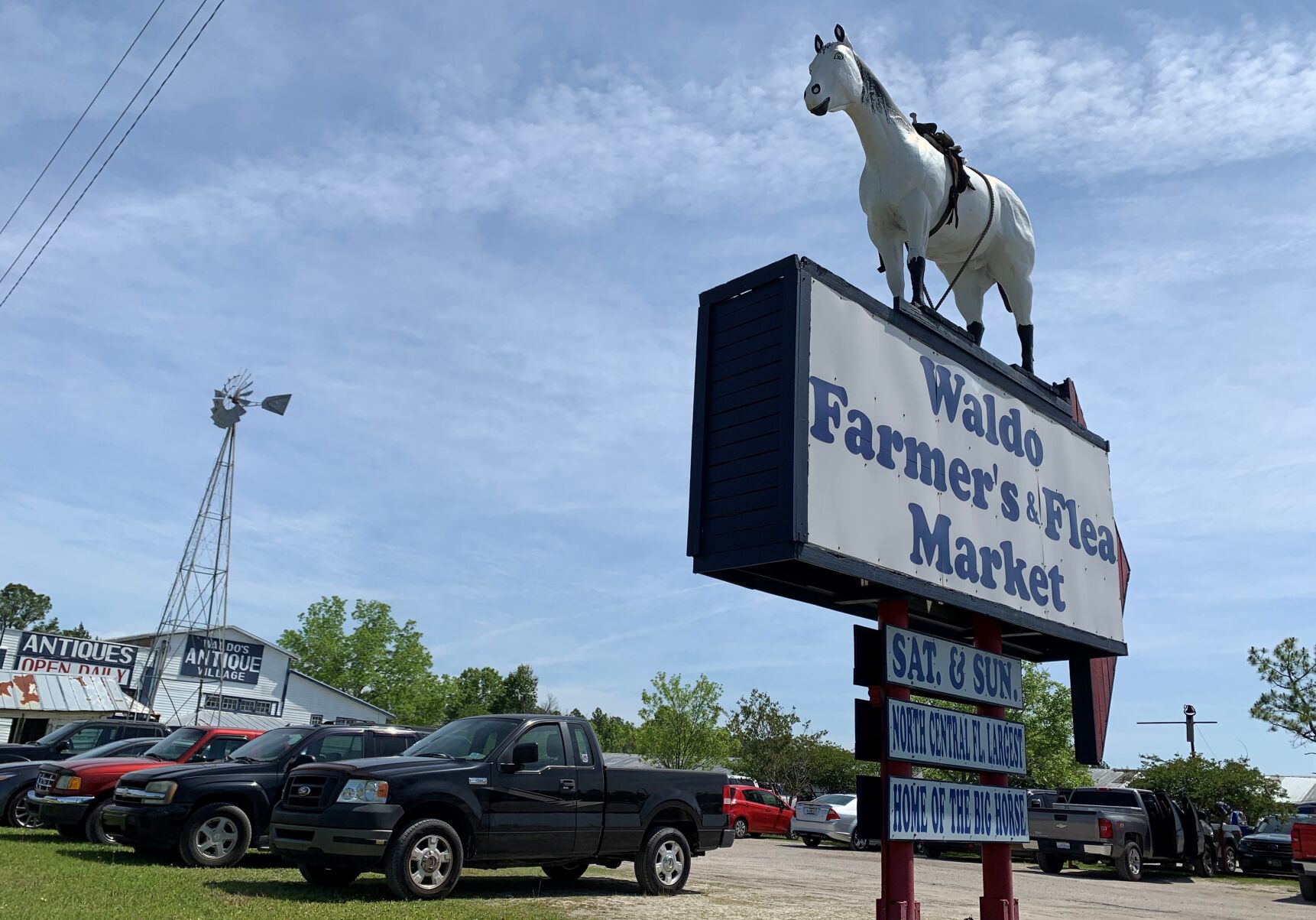 Waldo flea market wide open for treasure hunting
