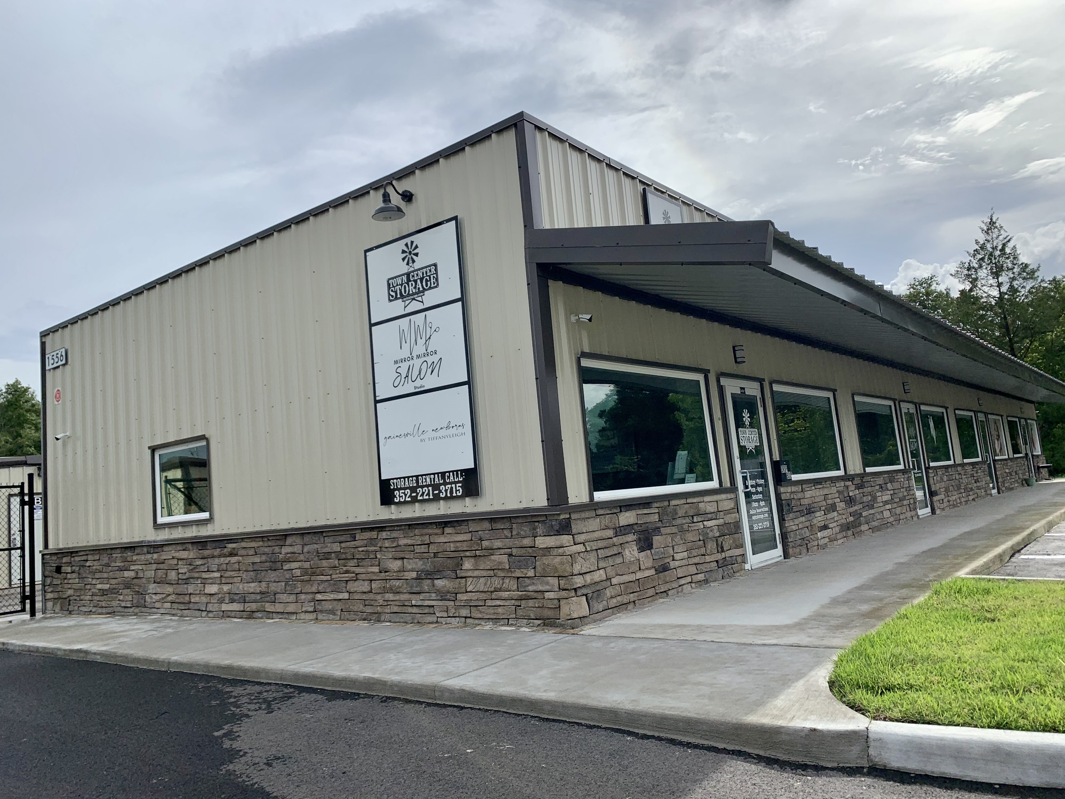 Town Center Storage, hair salon, photo studio in Newberry