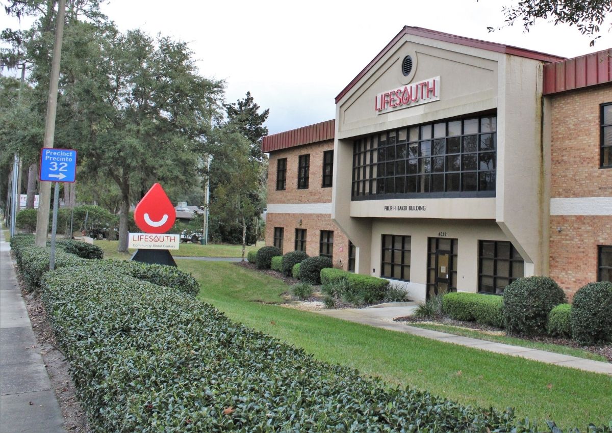 LifeSouth Donation Center fronting Newberry Road