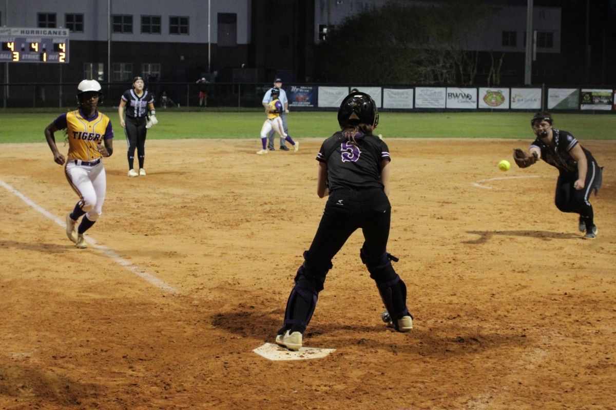 Gainesville Kyra Hornsby tosses to Clare Cavallari to get UC Angela Tucker out