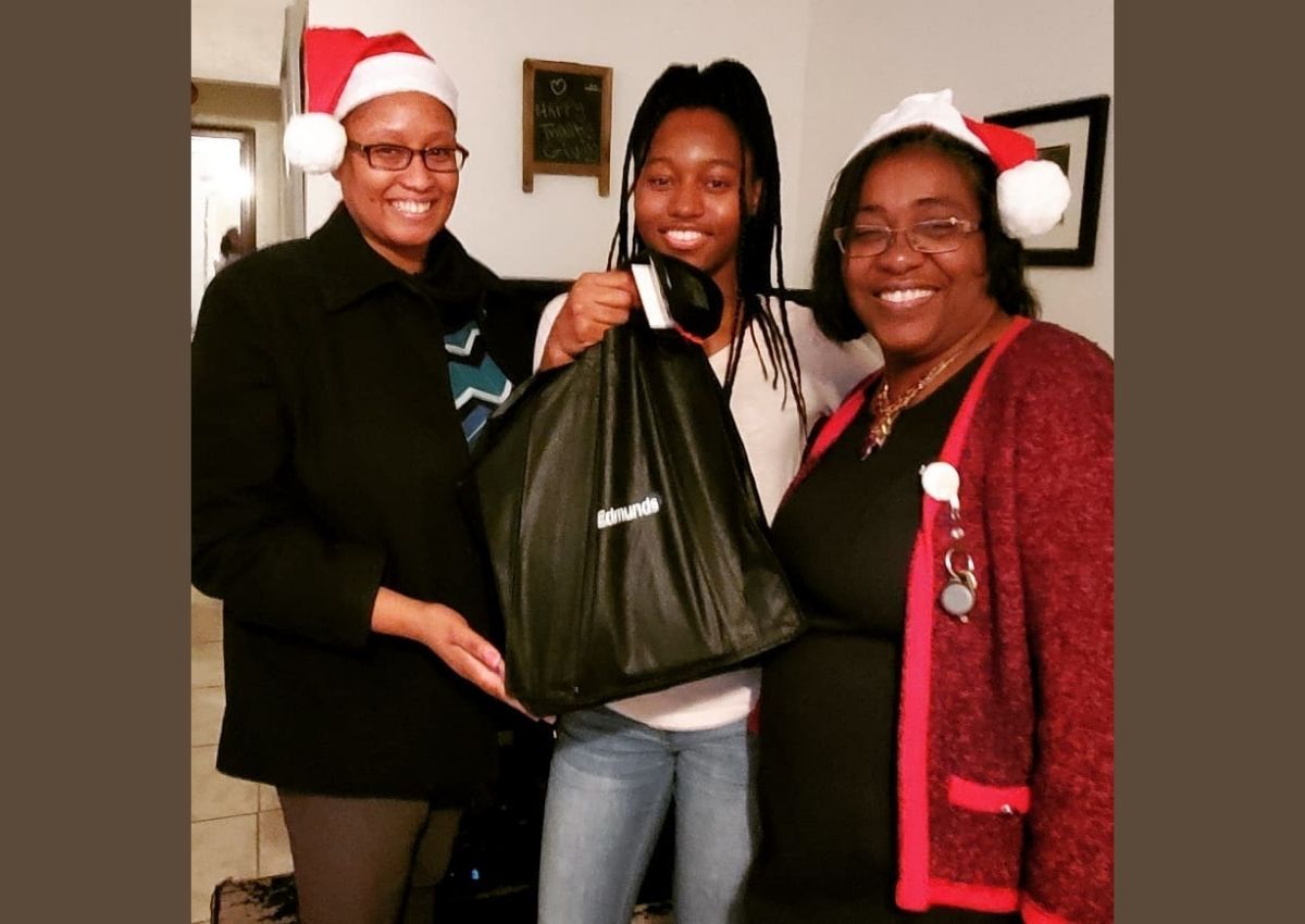 Shareen Baptiste and Patrice Fletcher participate in holiday giveaway