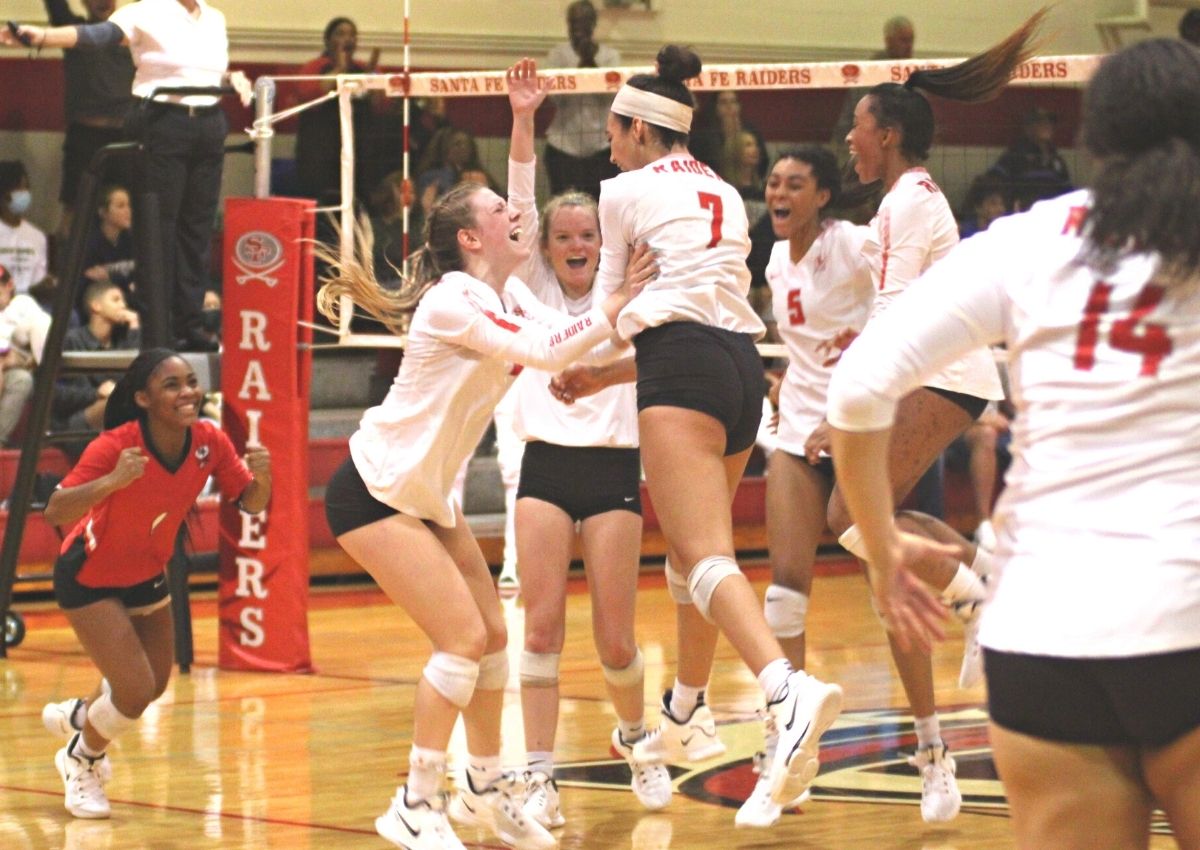 Santa Fe celebrates state semifinals vbo win