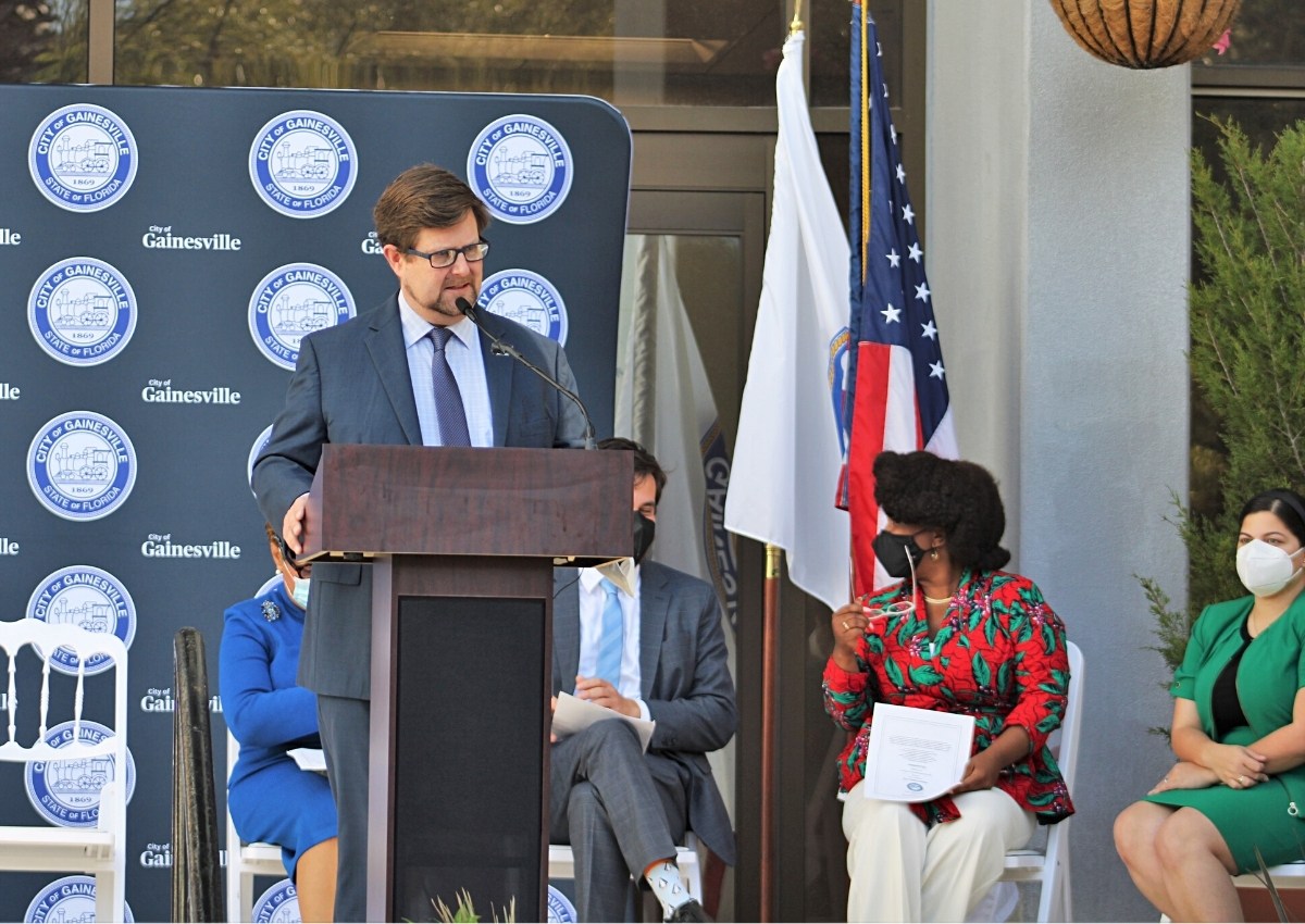 Mayor Lauren Poe opens the ceremony