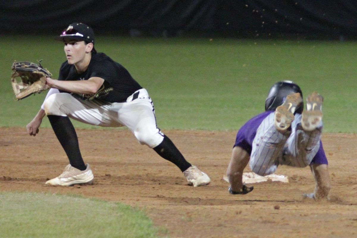 Gainesville's Nate Kemph steals 2B in 5th inning - Buchholz Cooper Collins