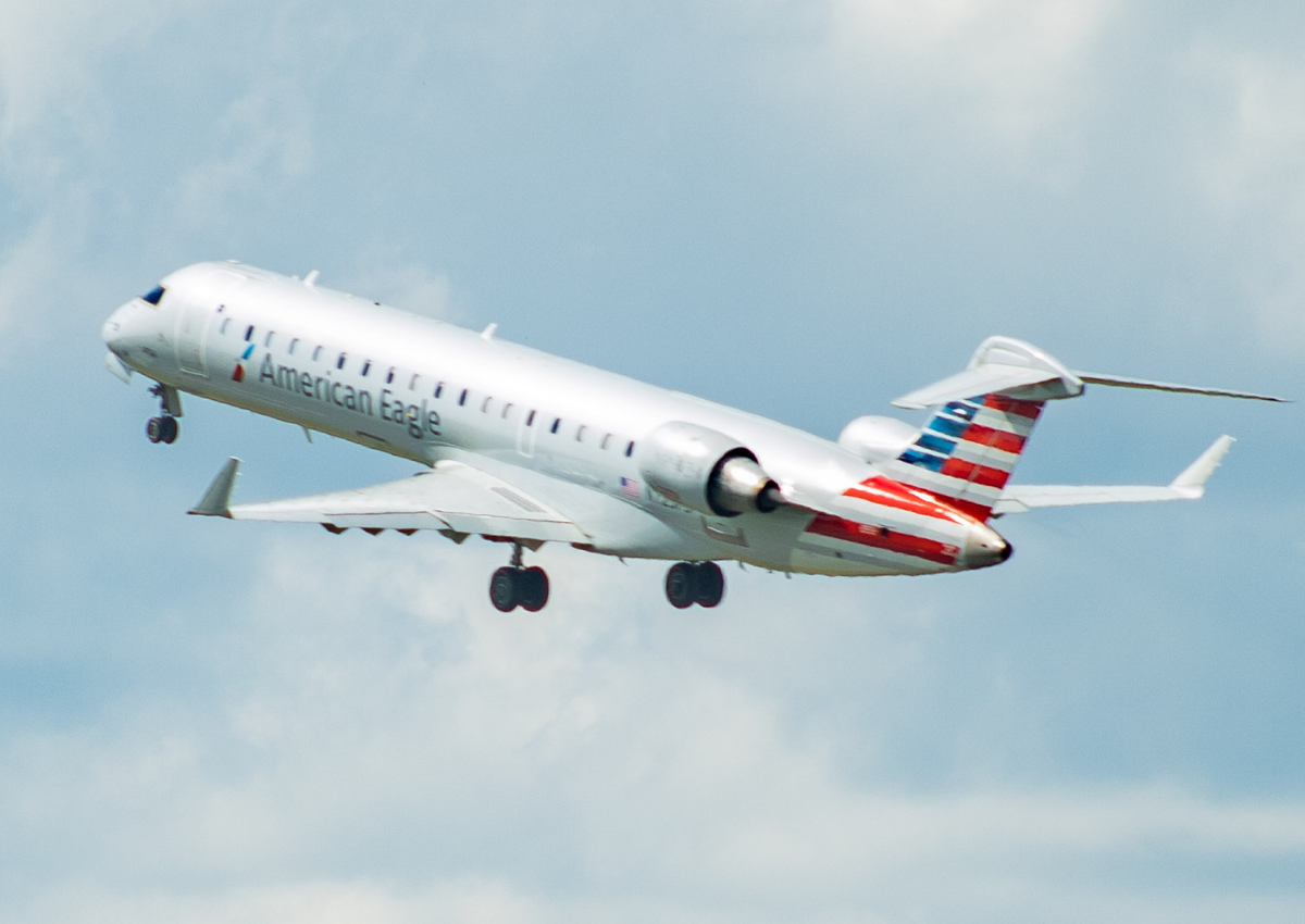American Airlines shifts GNV’s Miami flight