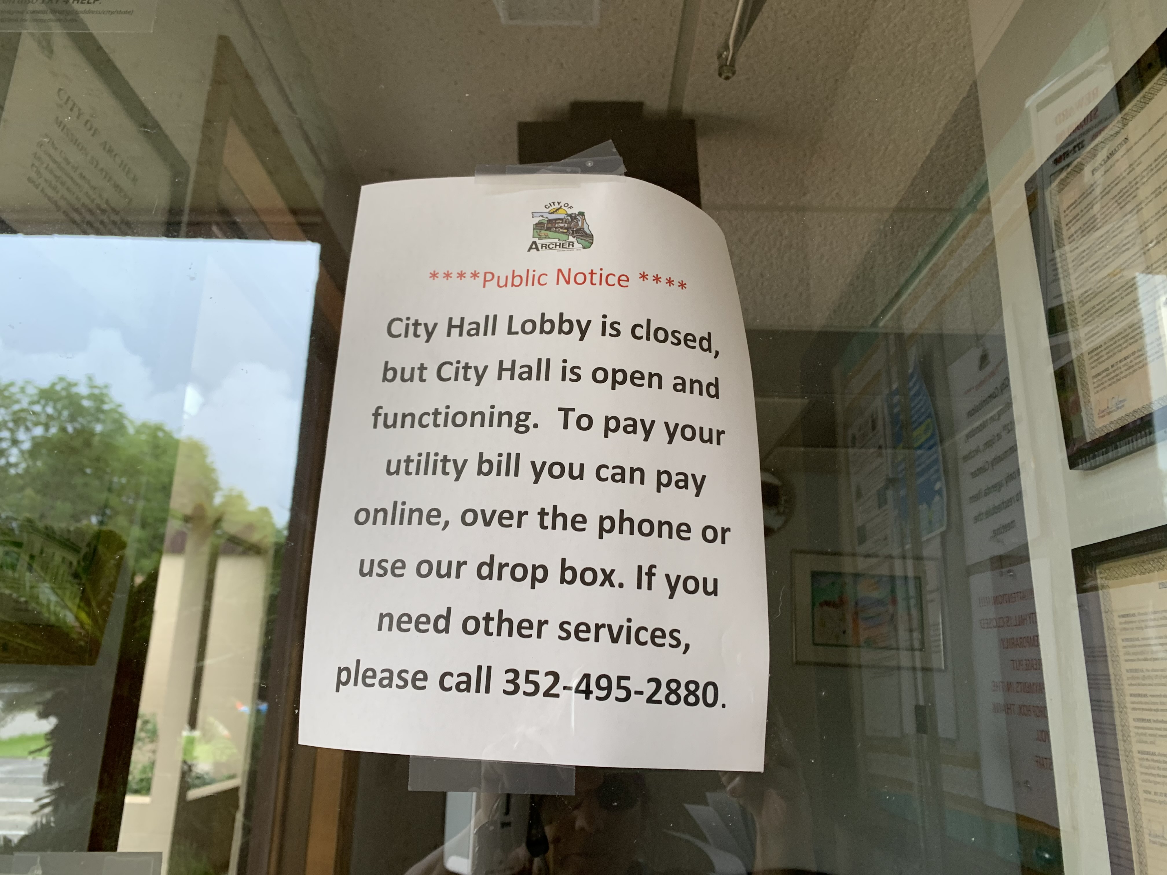 Archer City Hall closure sign