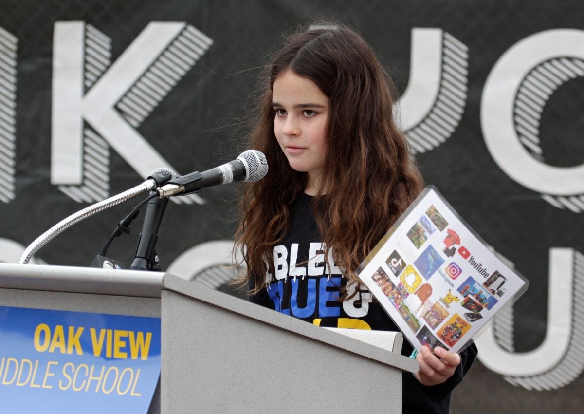 Fifth grader Rylee Roberson adds to time capsule