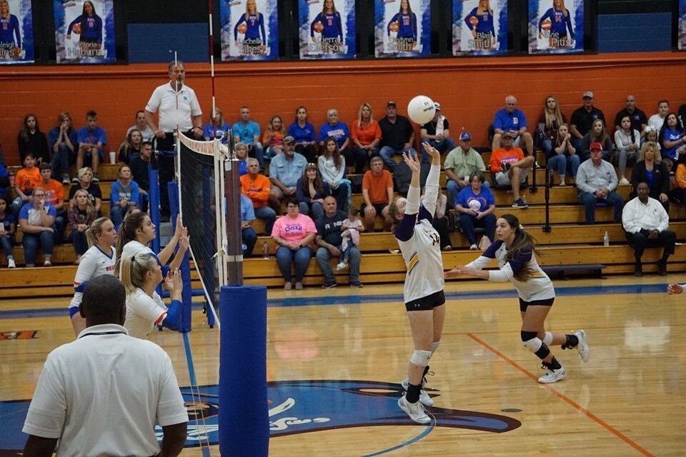 Emma Hutto sets in volleyball