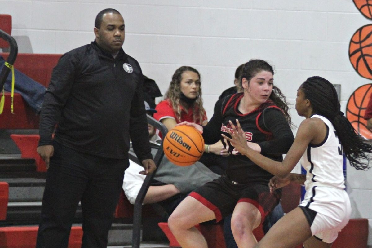 Fort White girls basketball coach DeShay Harris