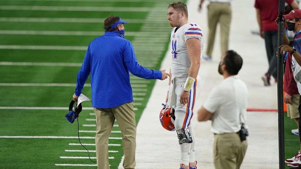 Florida Gators head coach Dan Mullen talks with quarterback Kyle Trask.