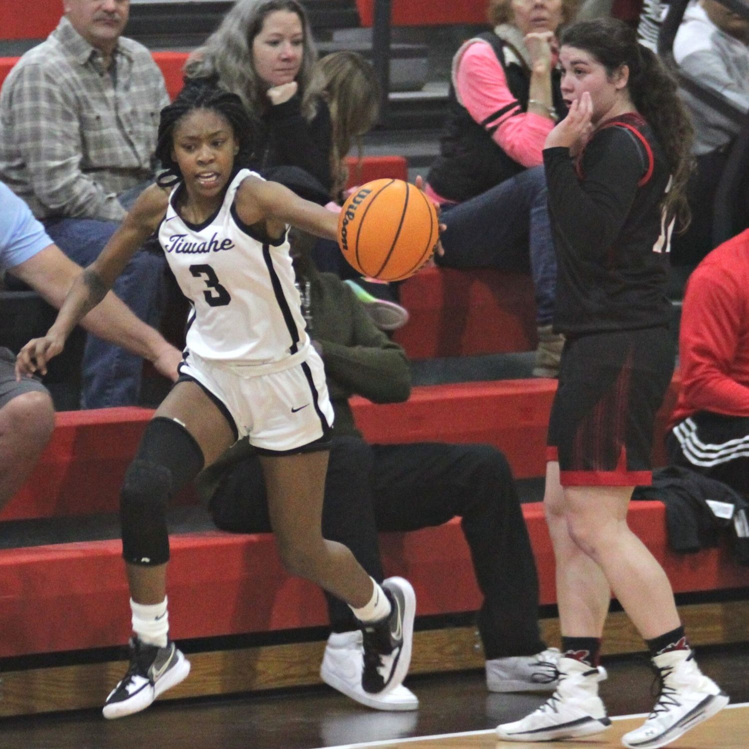 Fort White's Jacovya Major dribbles around defense