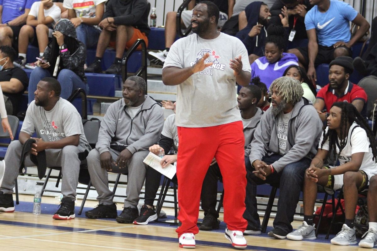 Santa Fe boys basketball coach Glen Banks