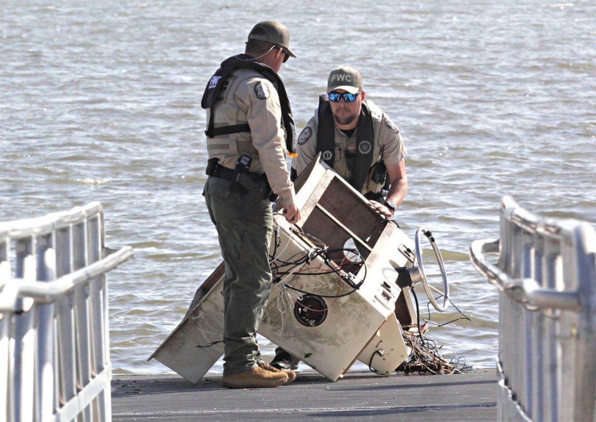 FWC maneuvers piece of wreckage on dock