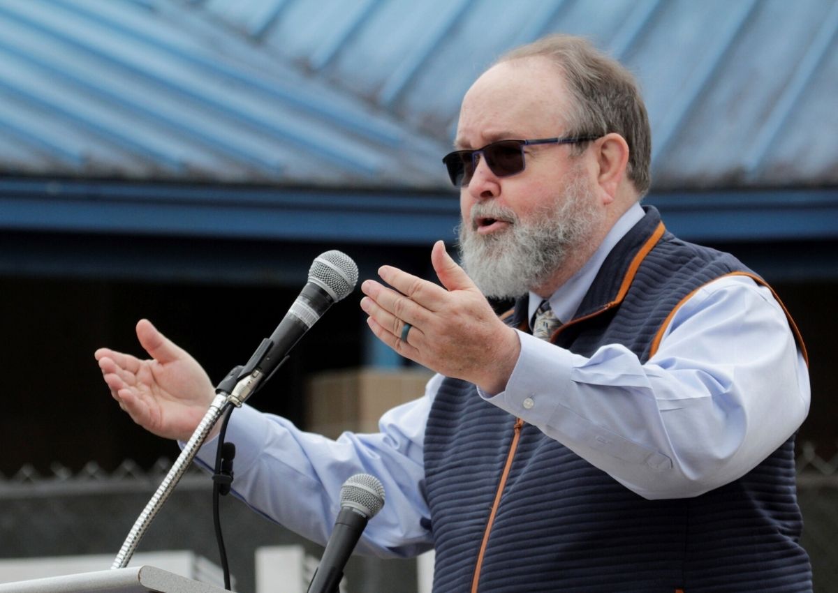 SBAC Chair Rob Hyatt at Oak View Middle School groundbreaking