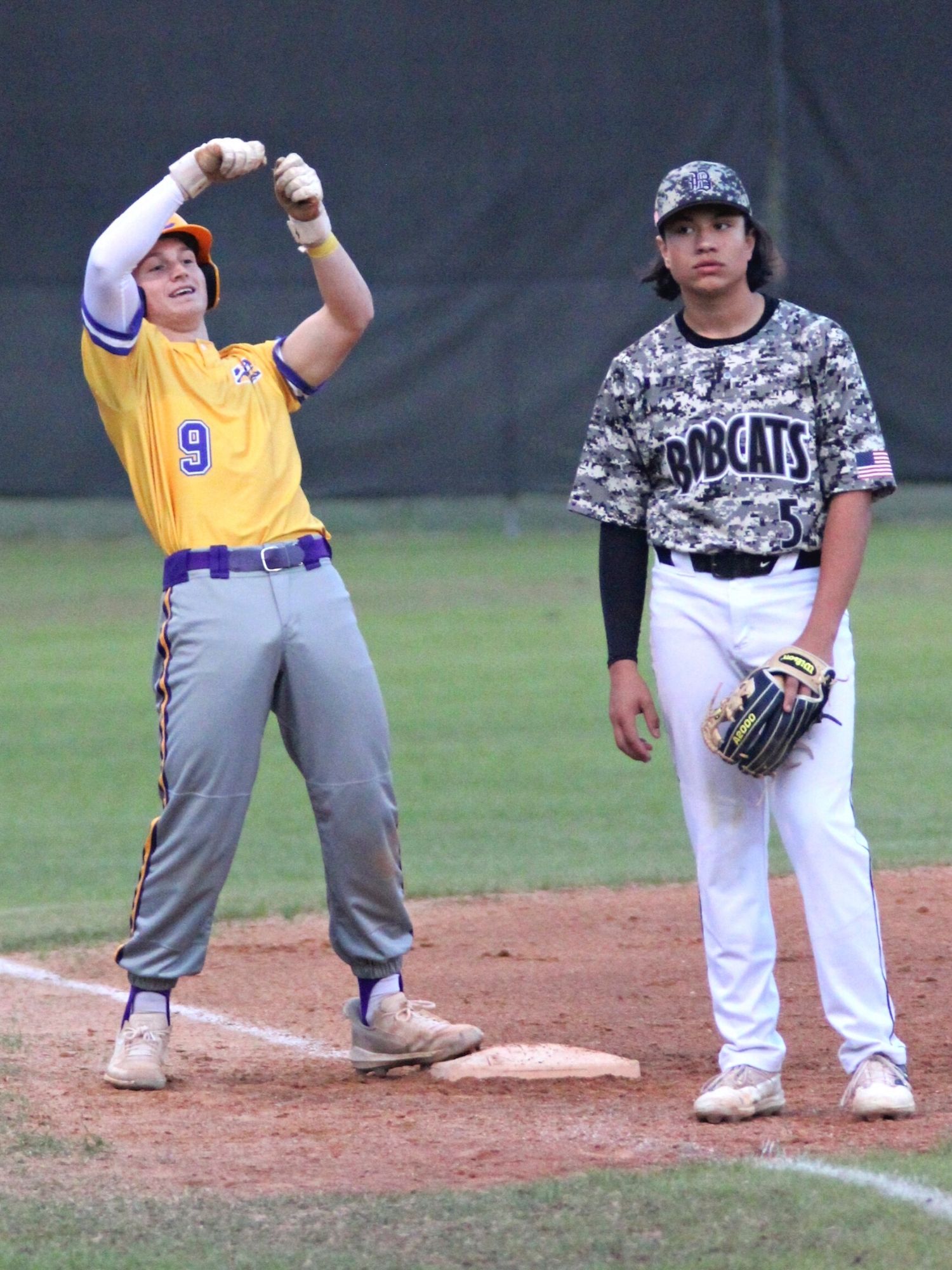 Columbia's Ty Floyd drives in 2 runs in top of 2nd inning for 6-0 lead