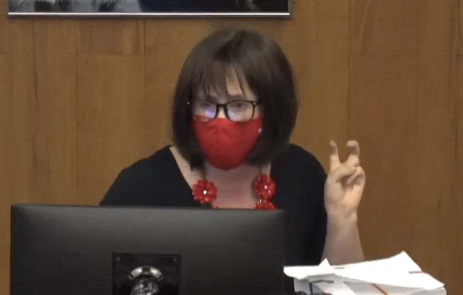 Suzanne Kay speaks at Tuesday school board meeting