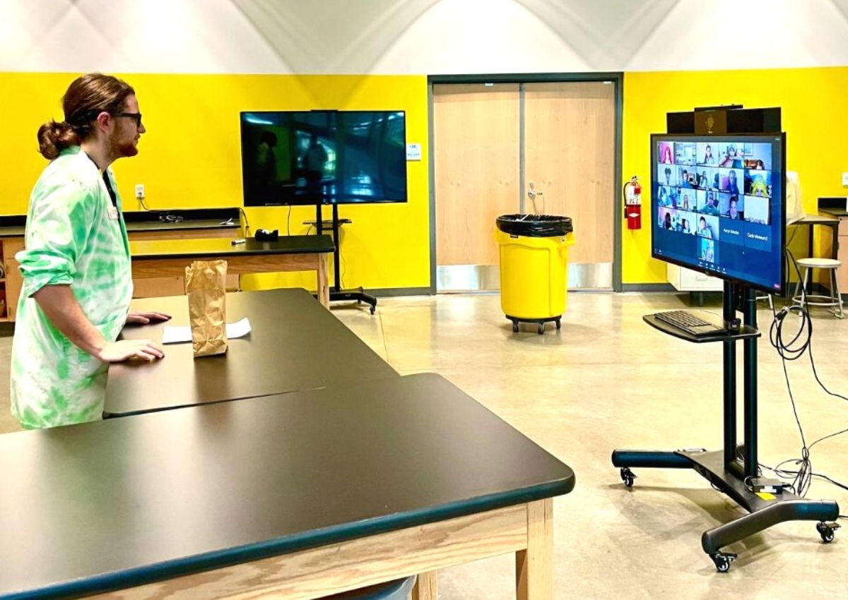 Paul Busheme teaching over Zoom at Cade Museum.