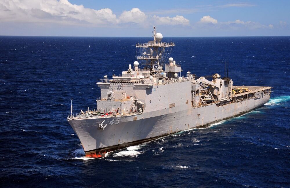 USS Comstock (LSD 45)