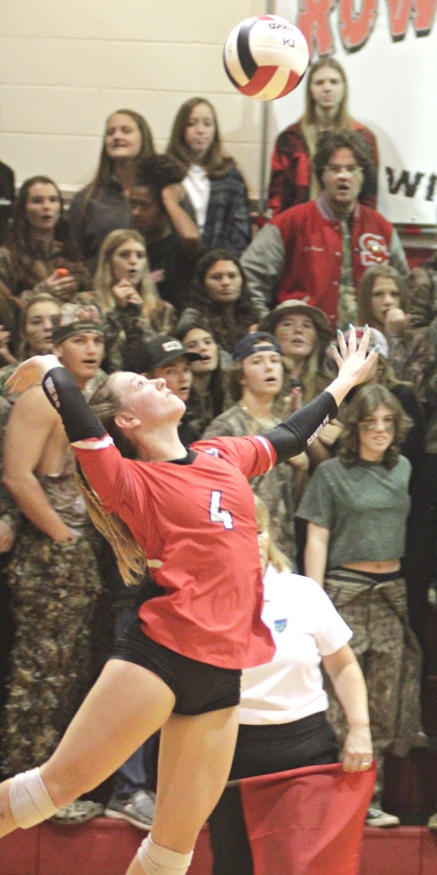 Santa Fe's Faith Marquis serve