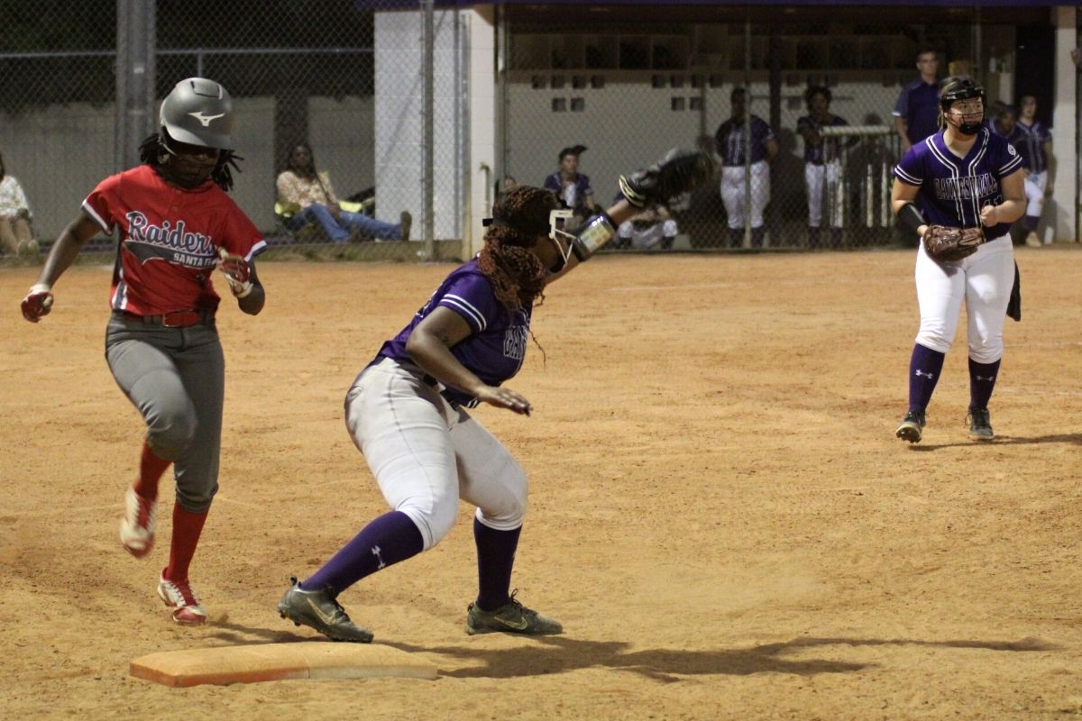 Santa Fe's J'lyn Guyden thrown out at first base