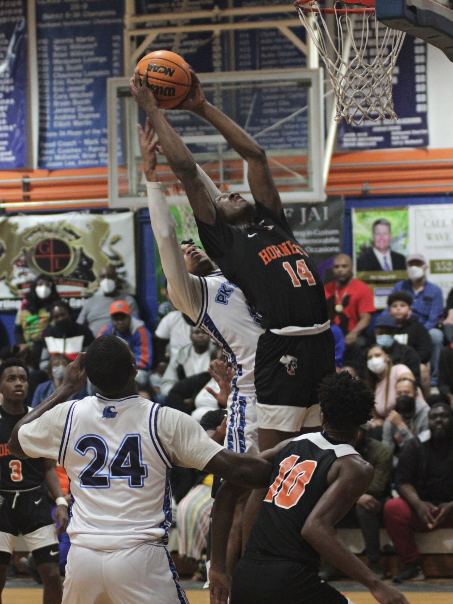 Hawthorne's Jailen Ruth rebound