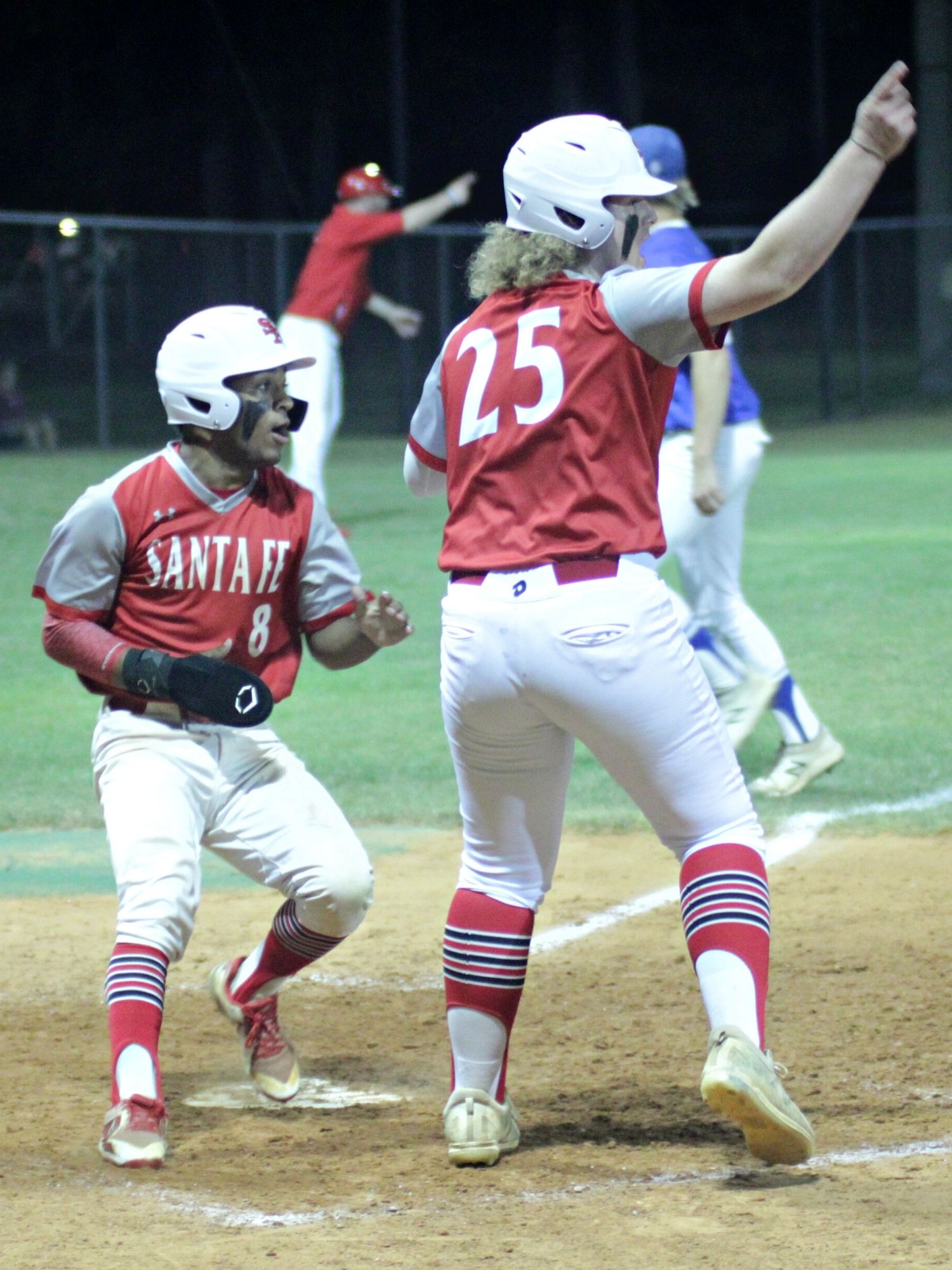 Santa Fe's Devante Mitchum scores bottom of 5th to within 5-2