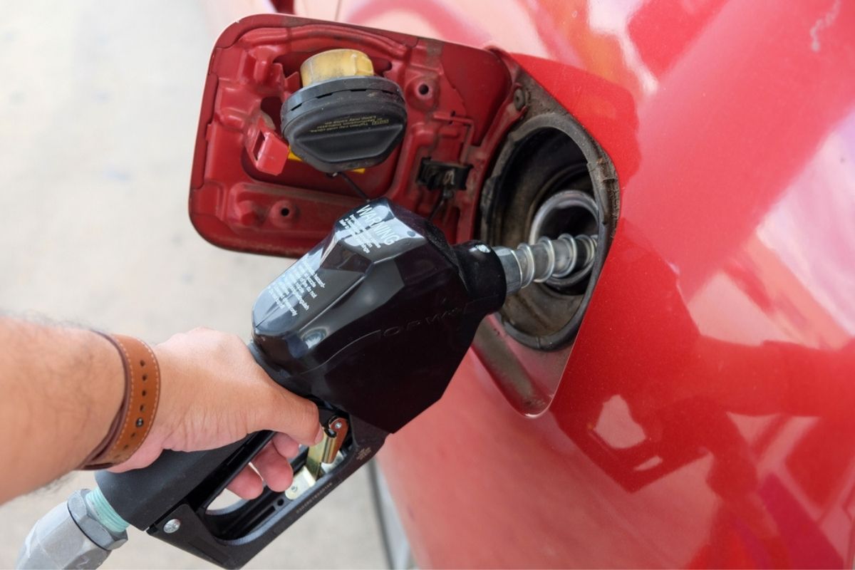 Gas prices drop slightly in Gainesville area