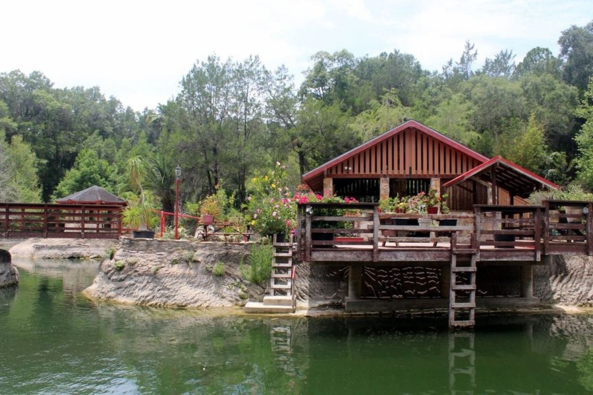 Cedar Lakes Woods and Gardens pavillion