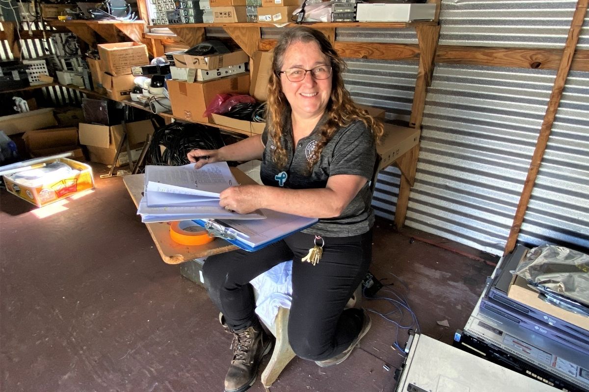 Gainesville storekeeper Laurenda Thomas, surplus inventory