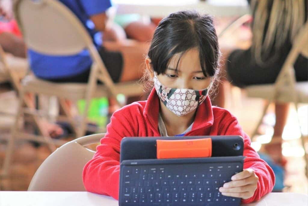 Attendee uses an iPad to create an augmented reality scape using cospaces.io.