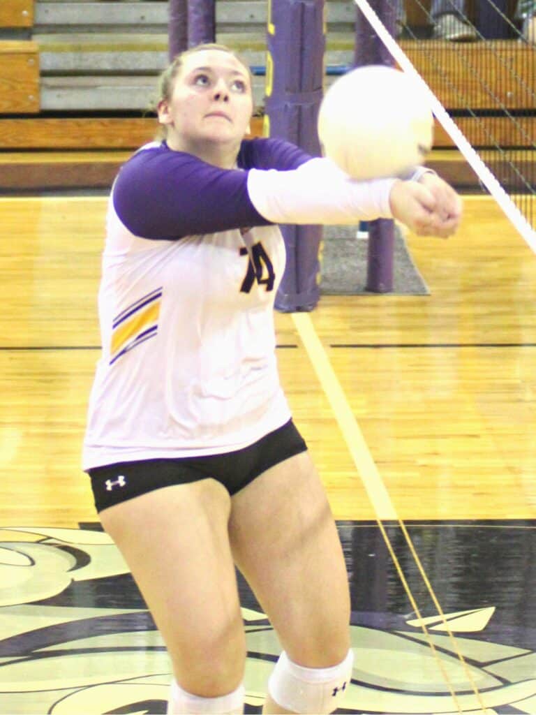 Bell volleyball Emma Hutto