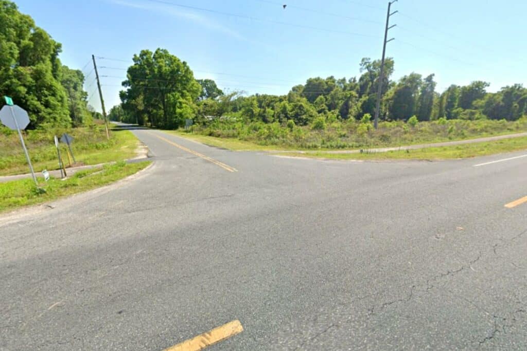 Suwannee County truck accident injures driver