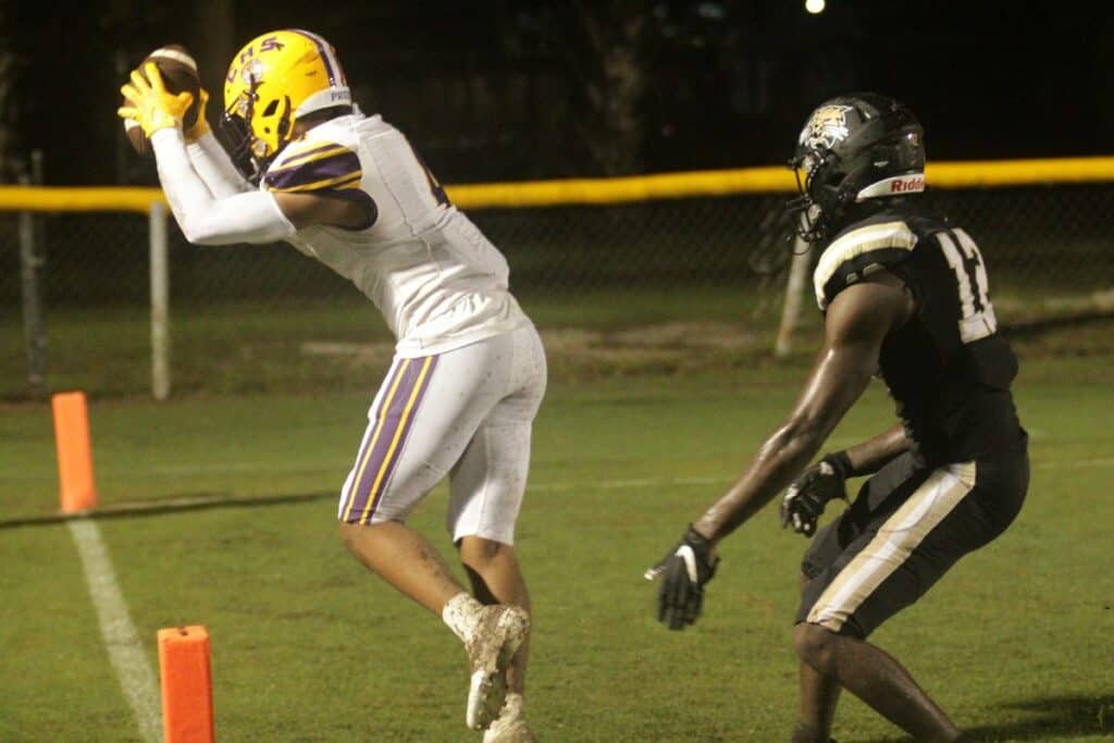 Columbia's Dailyn Bradly catches a TD