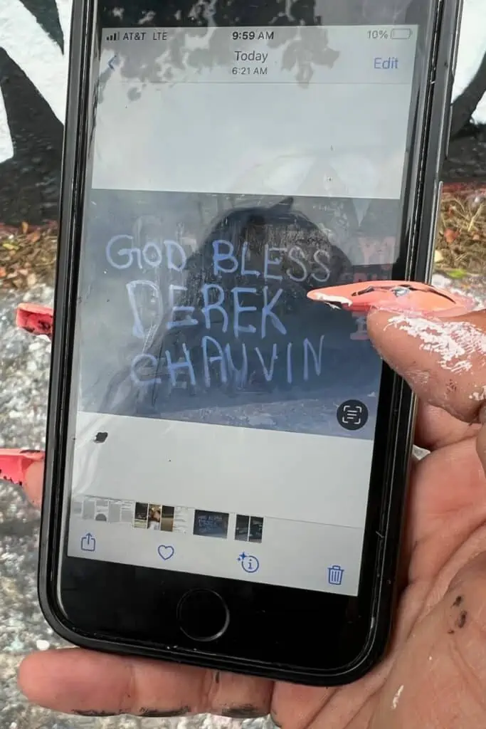 Danielle Chanzes shows picture of previous message