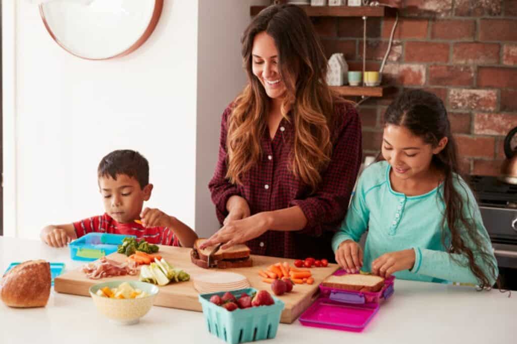 Making school lunches at home