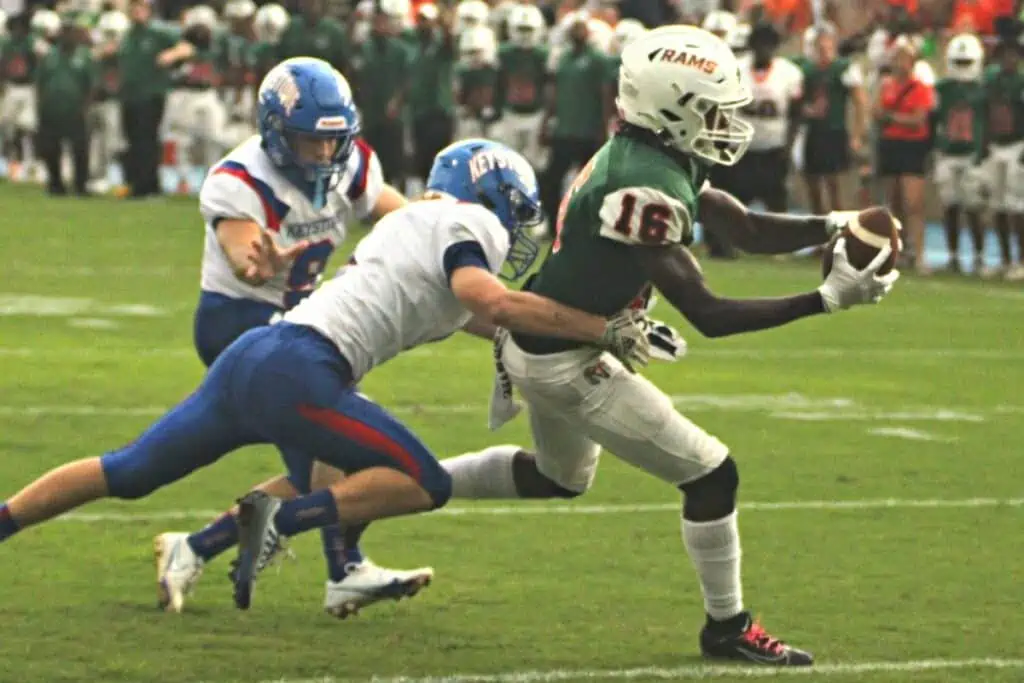 Eastside's Davion Pugh put the Rams on the board with this 4-yard touchdown reception for a 6-0 lead.