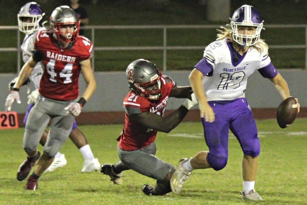 Santa Fe's Calel Perry sacks Gainesville's Mason Zwilling