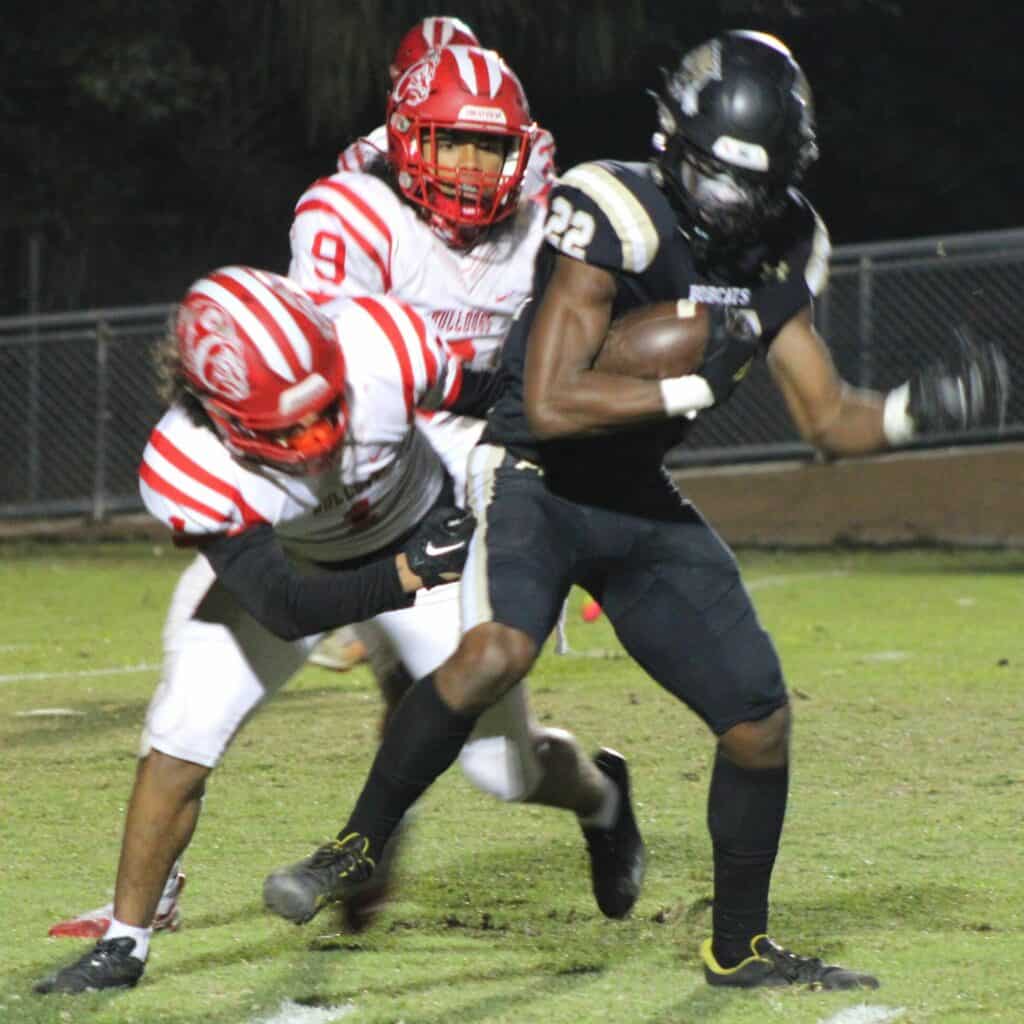 Buchholz's Jaren Hamilton with a catch against Crestview on Friday.