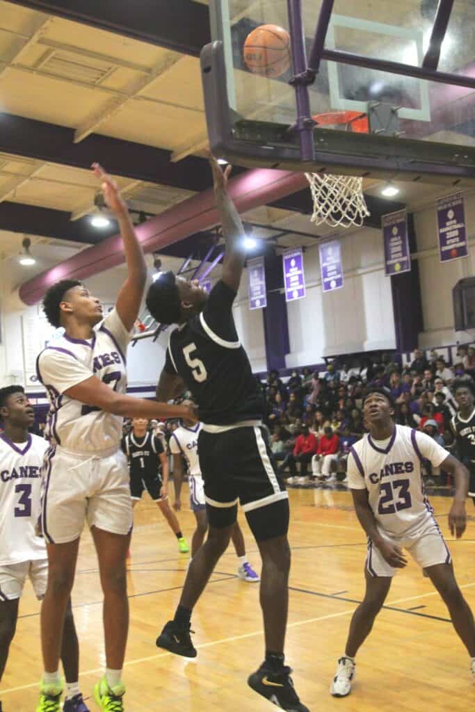 Santa Fe's Kyren Washington goes for a shot against Gainesville on Thursday.