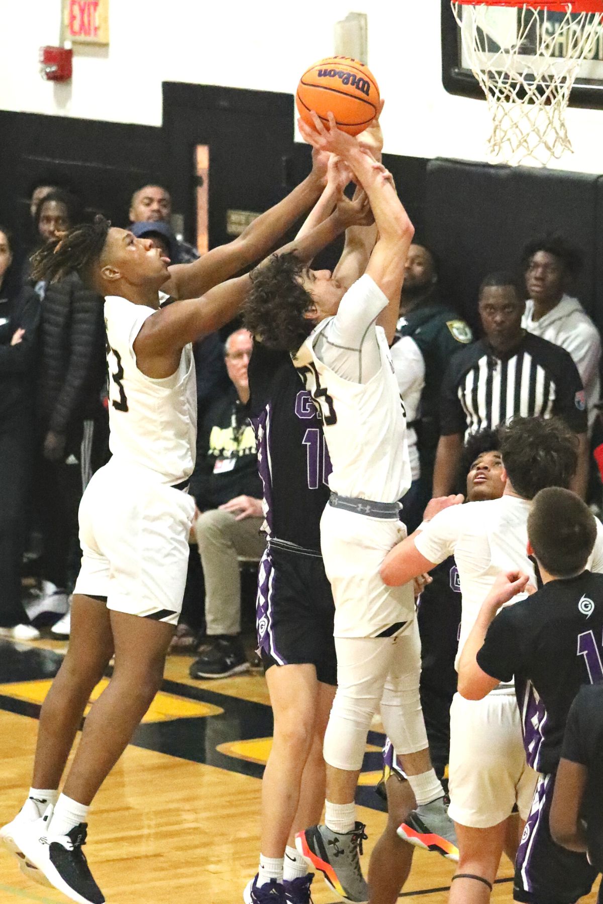 Buchholz's Ryan Webster drives to the basket in the second half against Gainesville on Friday.