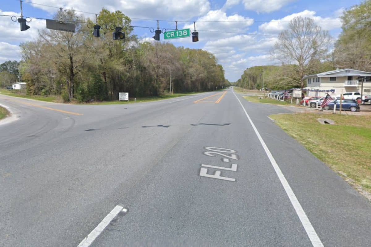 Crash near Fort White kills 1, injures 3